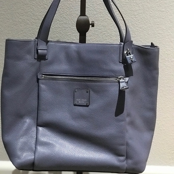 henri bendel Handbags - Henri Bendel Tote